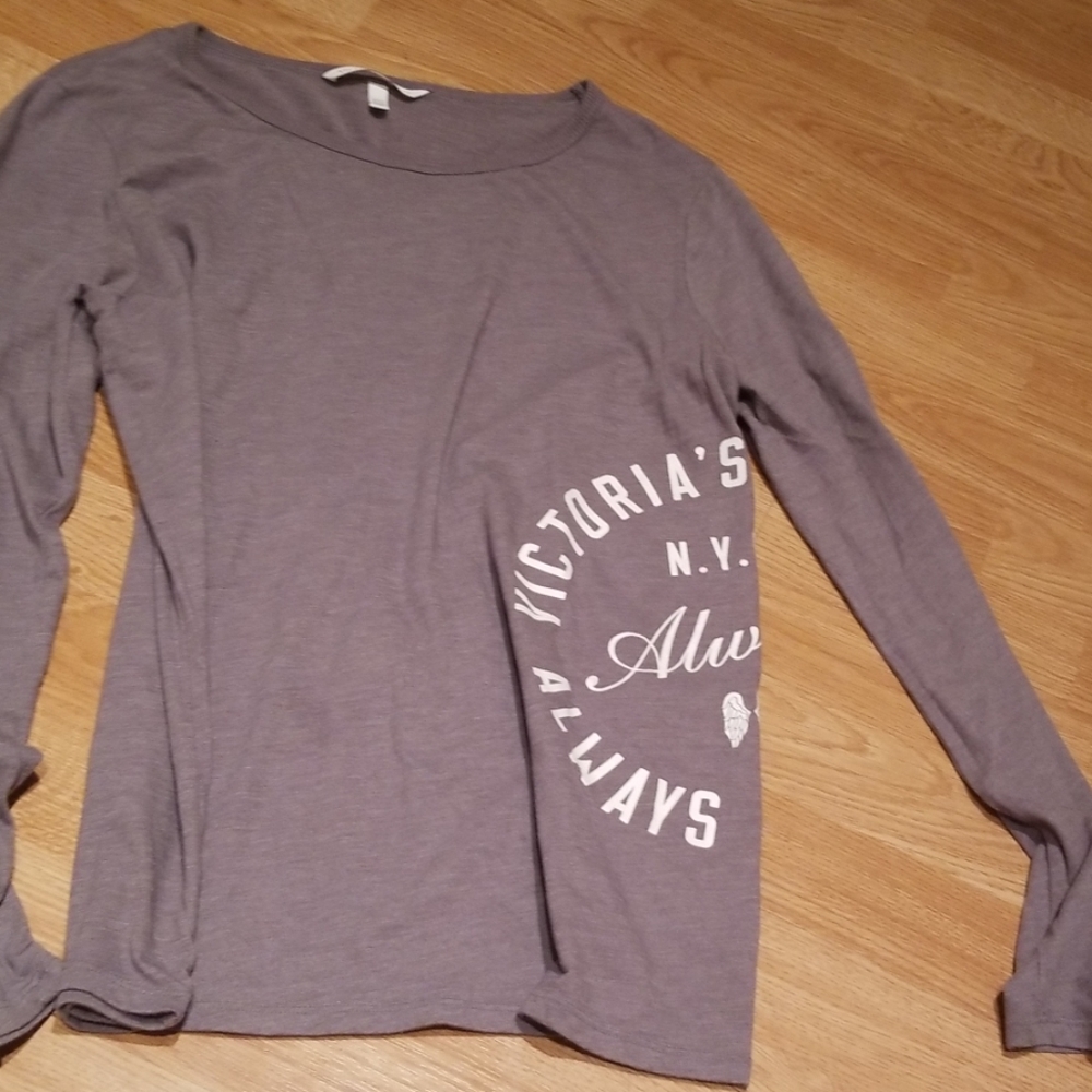 Victoria's Secret Long Sleeve shirt